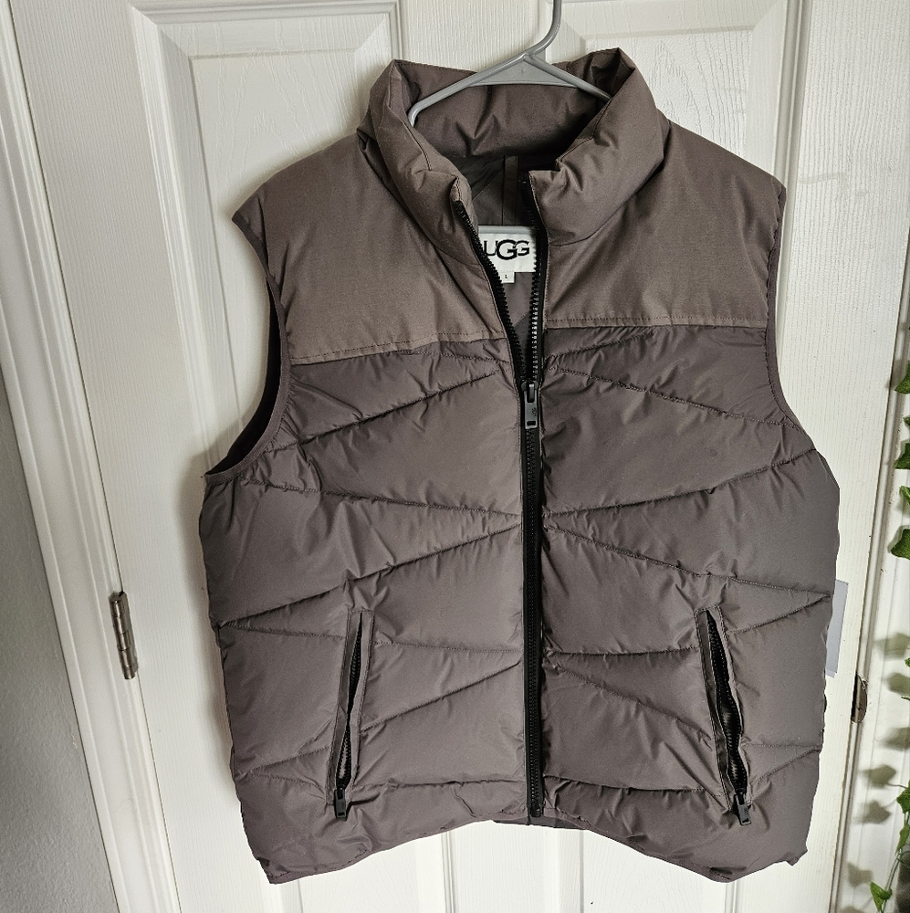 UGG Men's Curtis Puffer Vest L Polyester Down Full Zip Sleeveless Pockets NWT TK